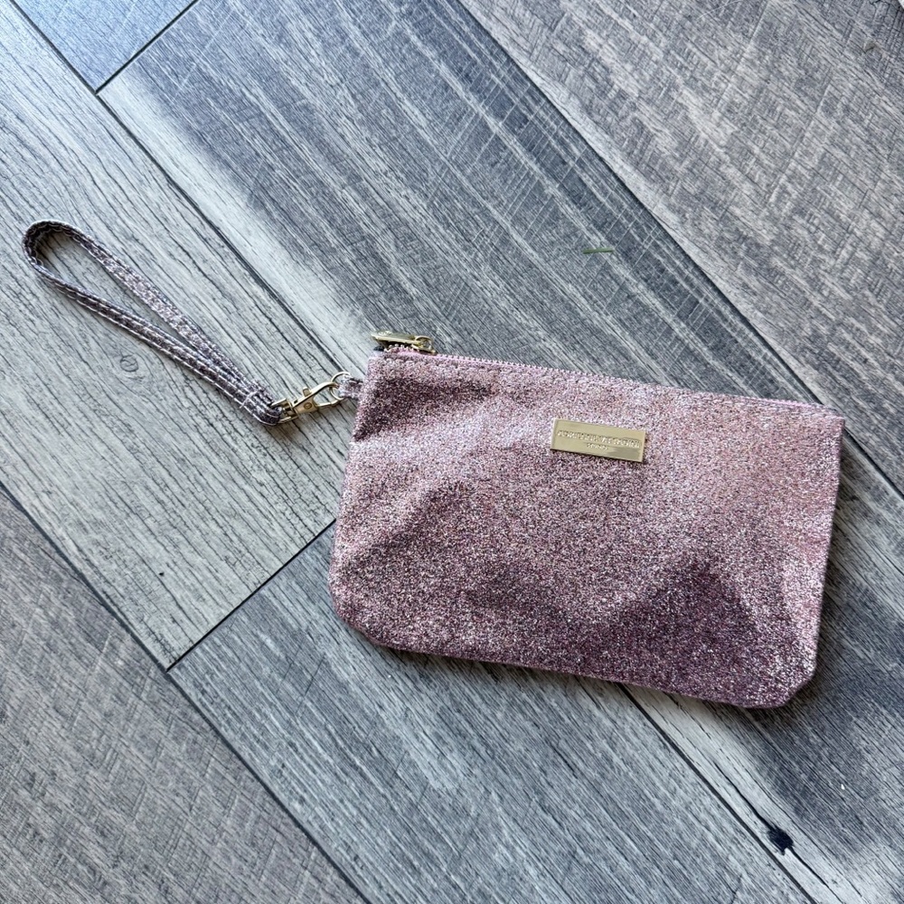 NWOT Adrienne Vittadini Sparkly Pink Wristlet Clutch Purse Phone Battery Charger